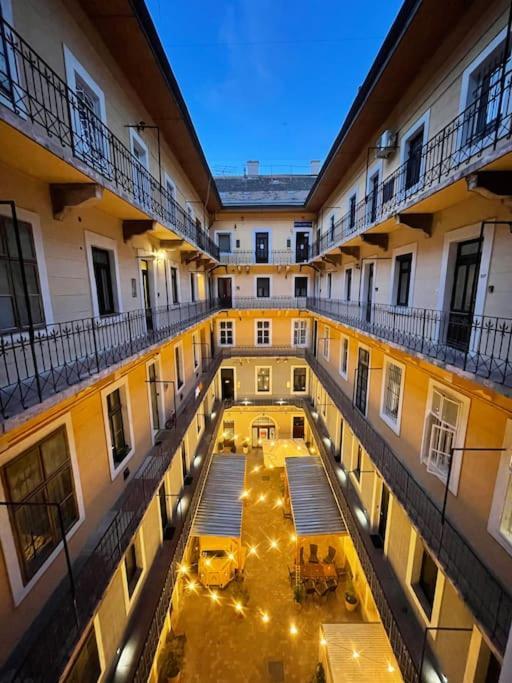 B333 Apartment - In The Heart Of The City Budapest Esterno foto
